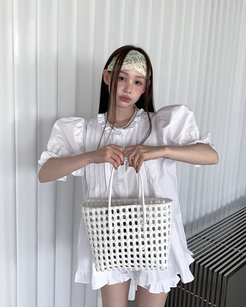 Person - Korean Women Fashion - #womensfashion - Frill Puff Balloon Blouse - 4