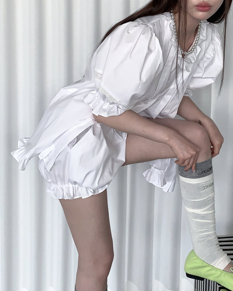 Person - Korean Women Fashion - #womensfashion - Frill Puff Balloon Blouse - 3