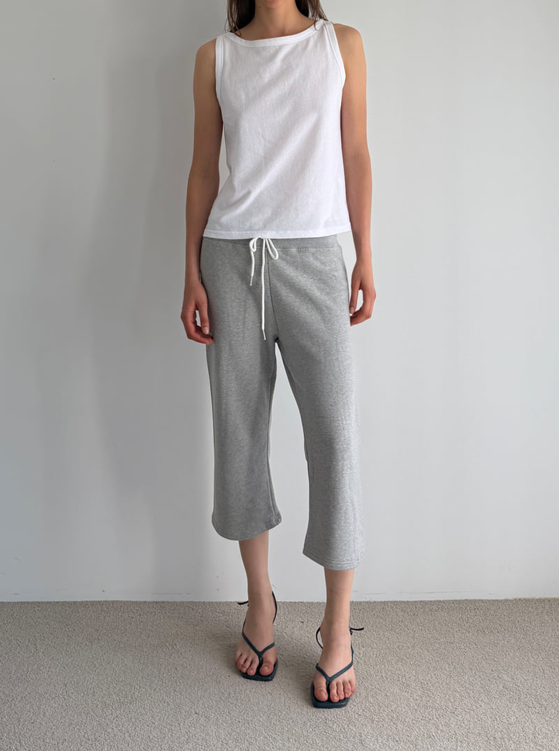 Roomk - Korean Women Fashion - #momslook - Capri Banding Pants - 2