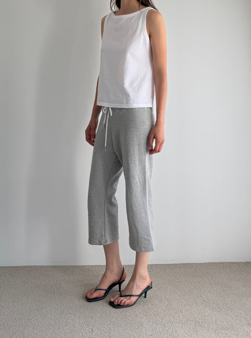 Roomk - Korean Women Fashion - #womensfashion - Capri Banding Pants - 4