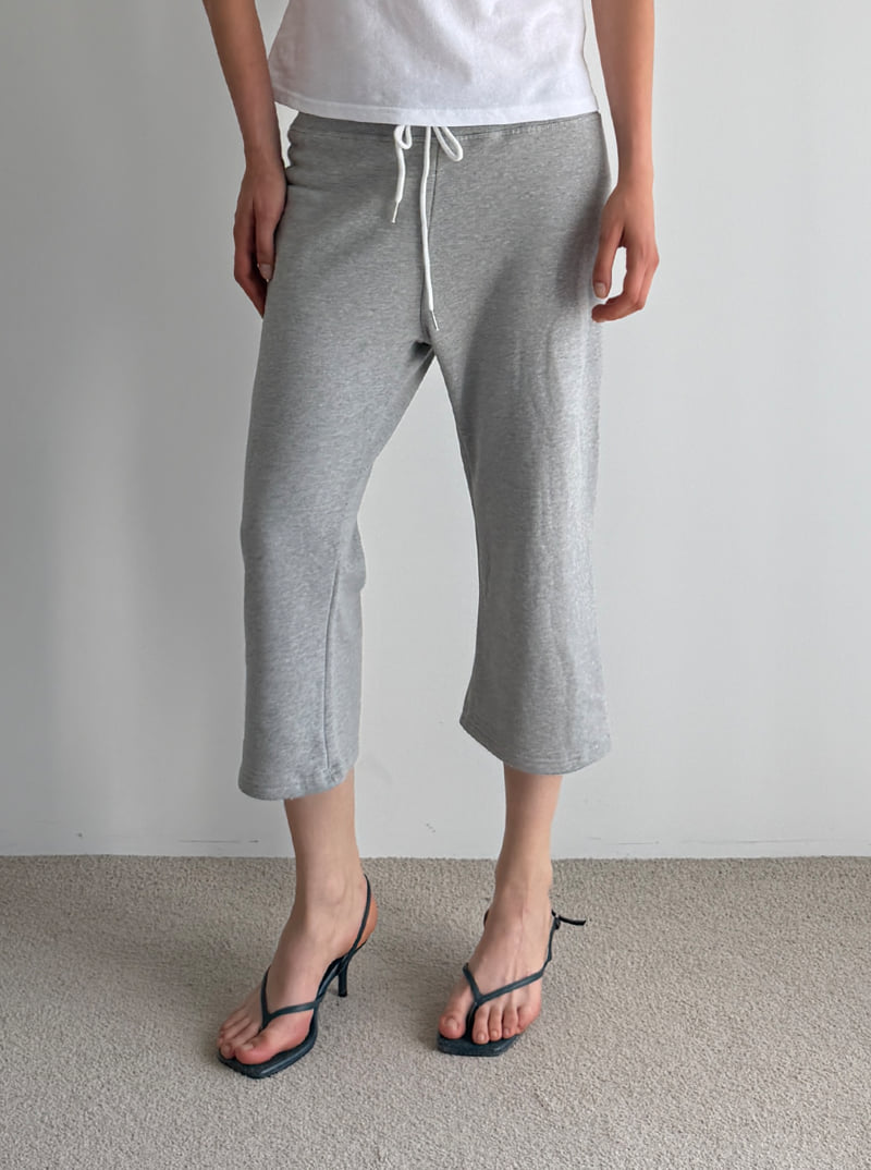 Roomk - Korean Women Fashion - #womensfashion - Capri Banding Pants - 5