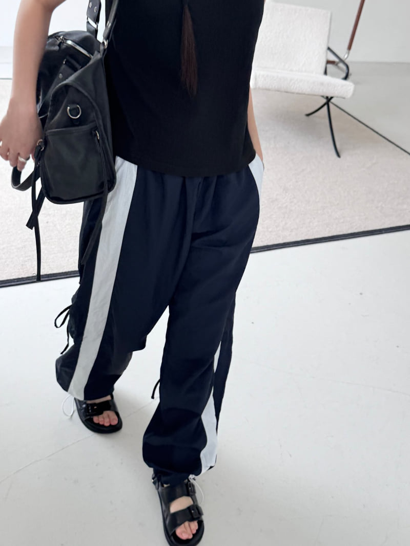 Theres - Korean Women Fashion - #womensfashion - Contrast Pants - 10