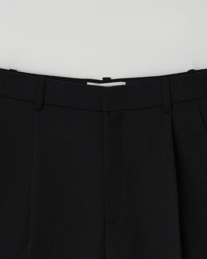 Understanding - Korean Women Fashion - #womensfashion - Kai One Tuck Half Pants - 10