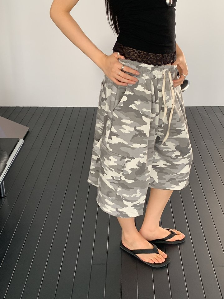 Vive L - Korean Women Fashion - #womensfashion - Camo Bermuda Pants - 11