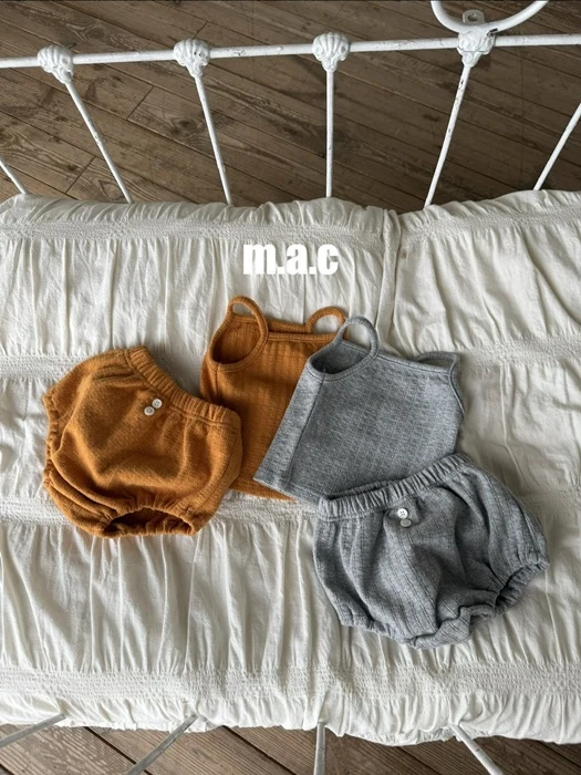 Layered Set (Sleeveless Top + Bloomers) Layered Set (Sleeveless Top + Bloomers)