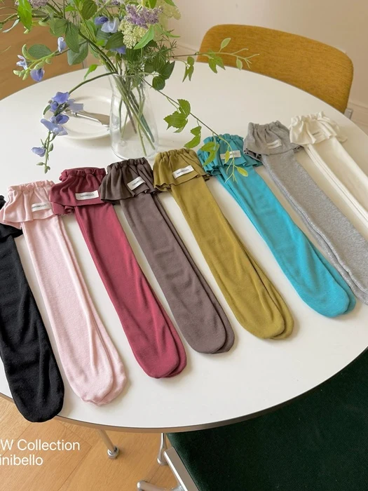 Pintuck Frill Knee Socks
