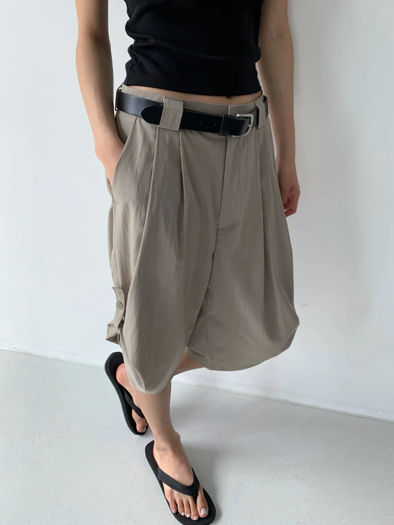 Cover - Korean Women Fashion - #momslook - Rolling Bermuda Pants - 4