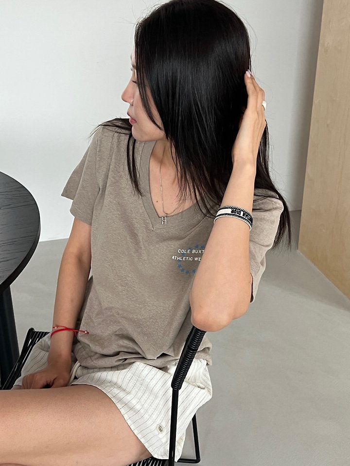 Diana - Korean Women Fashion - #vintagekidsstyle - Call Star V-Neck Tee - 4