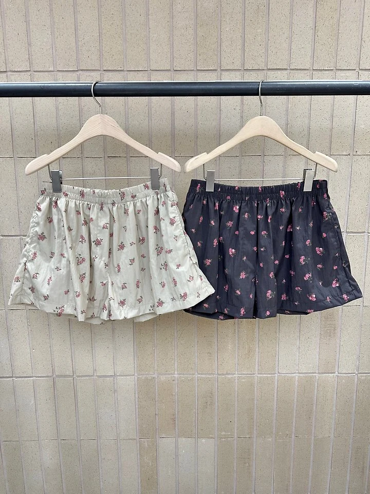 Foset - Korean Women Fashion - #thatsdarling - Floral A-Line Shorts - 6