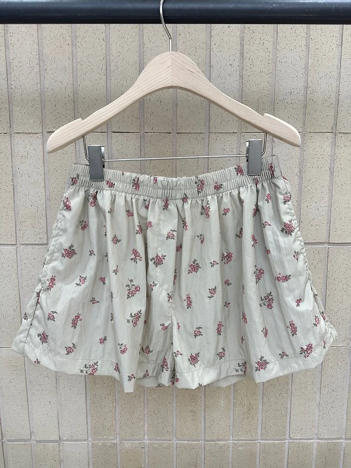 Foset - Korean Women Fashion - #thelittlethings - Floral A-Line Shorts - 7