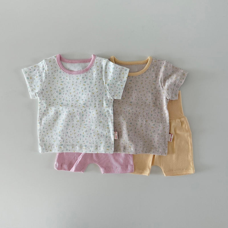 Here I Am - Korean Baby Fashion - #babyootd - Half Flower Easywear