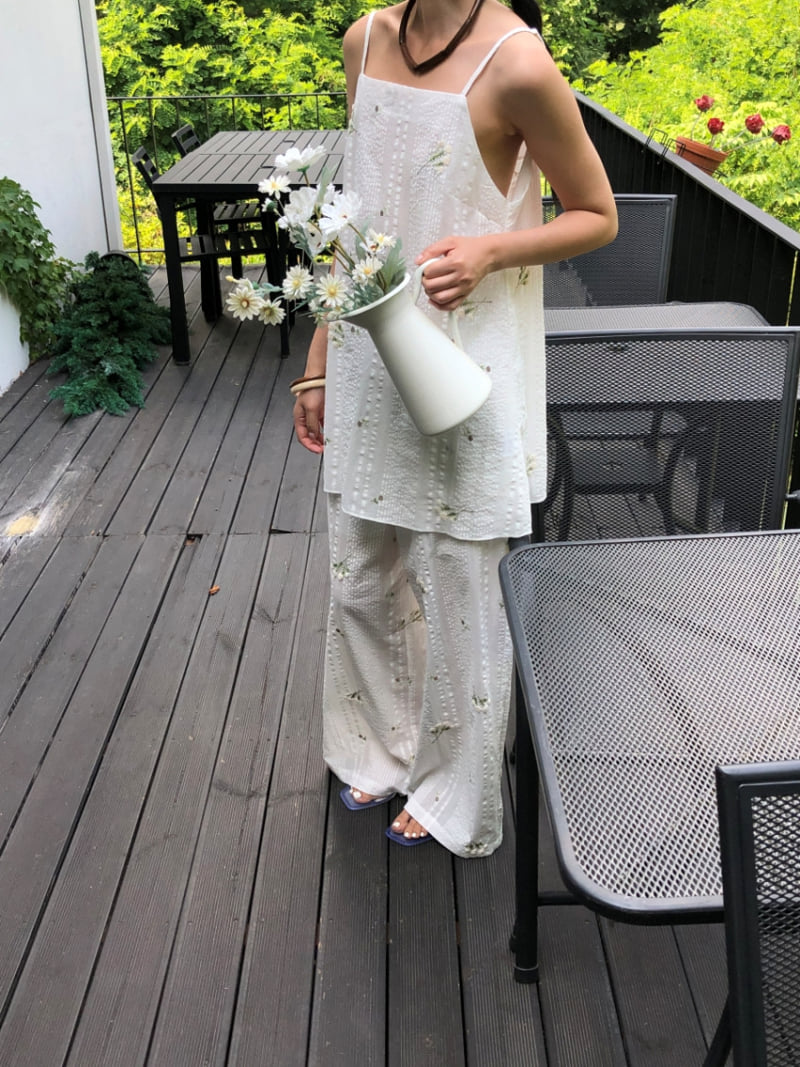 Lucy Salon - Korean Women Fashion - #momslook - Mist Floral Banded Pants
