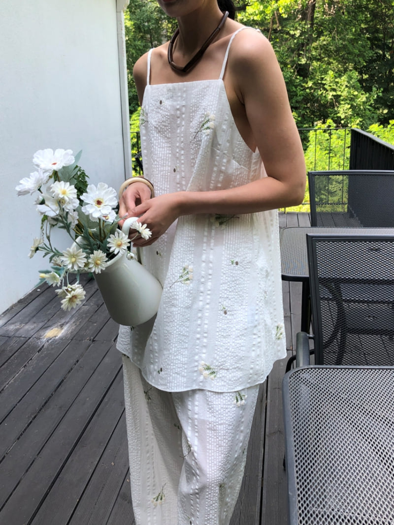 Lucy Salon - Korean Women Fashion - #momslook - Mist Floral Banded Pants - 3