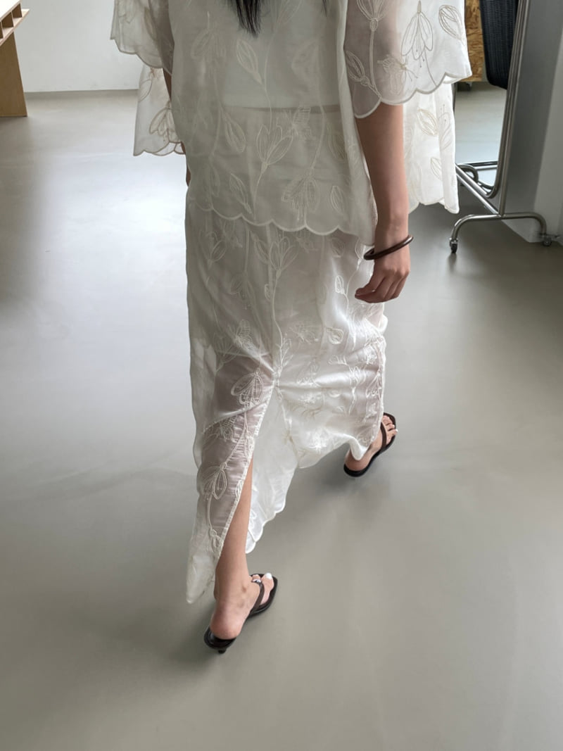 Lucy Salon - Korean Women Fashion - #momslook - Bay Embroidered Slit Long Skirt - 10
