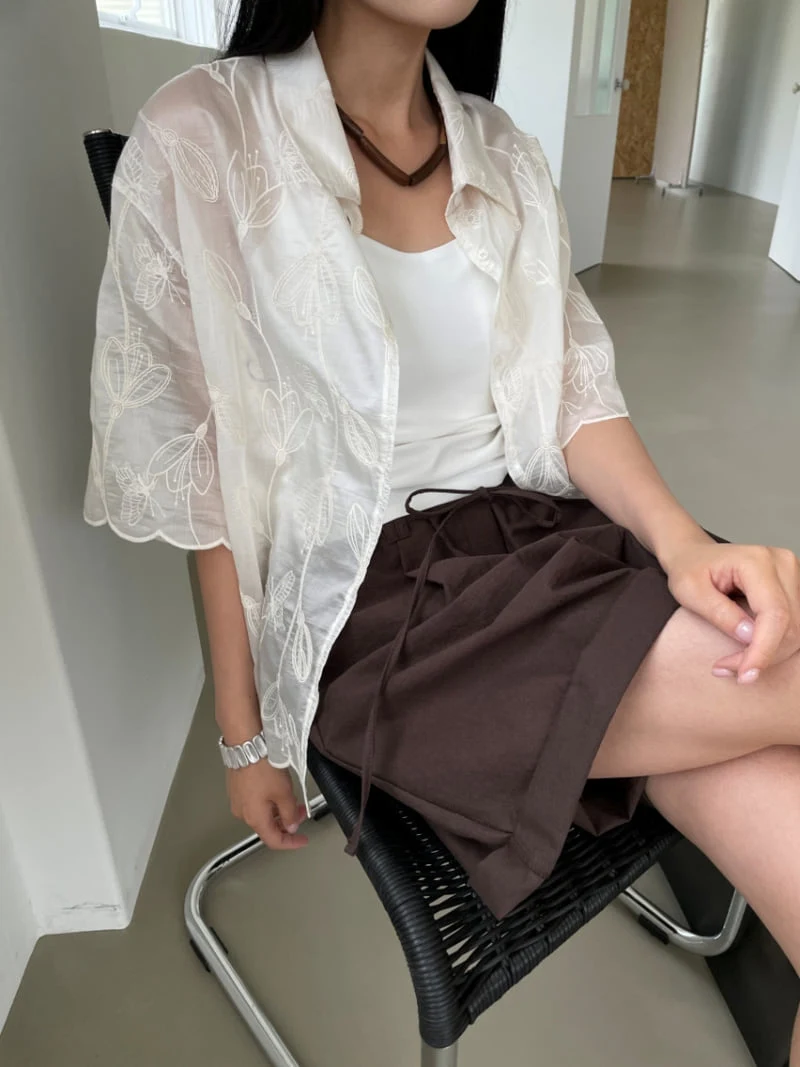 Lucy Salon - Korean Women Fashion - #momslook - Bay Embroidered Shirt