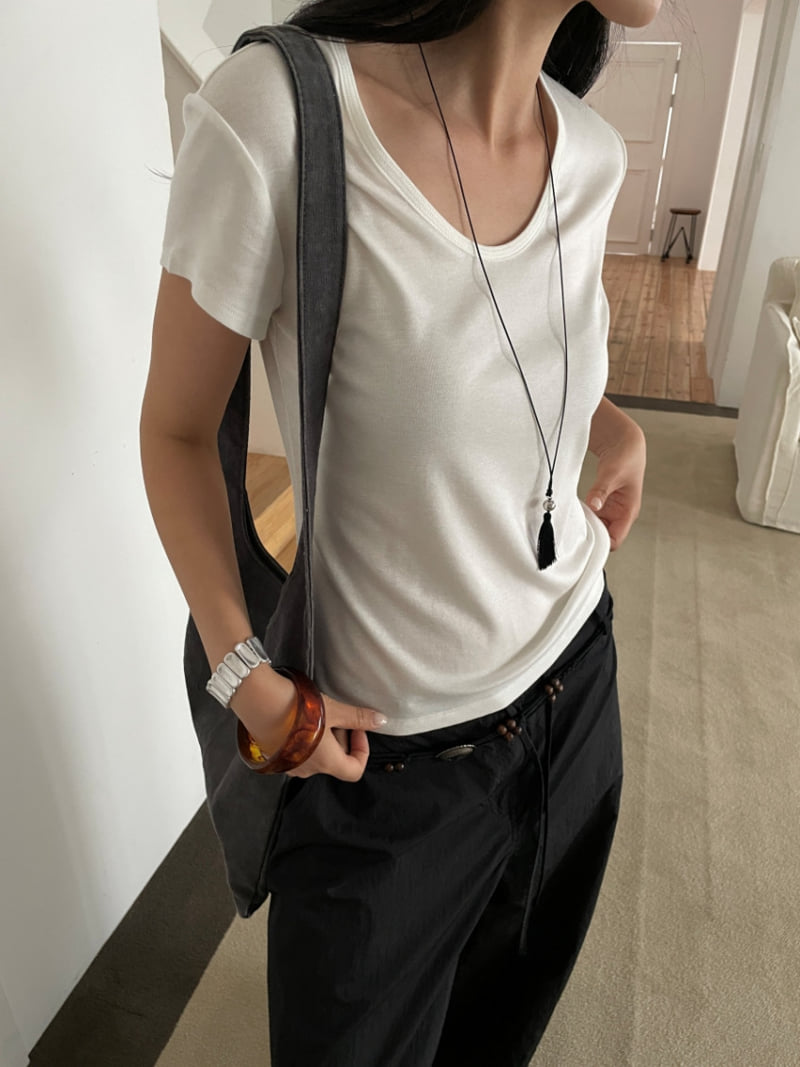 Lucy Salon - Korean Women Fashion - #momslook - Sei V-Neck Tee - 11