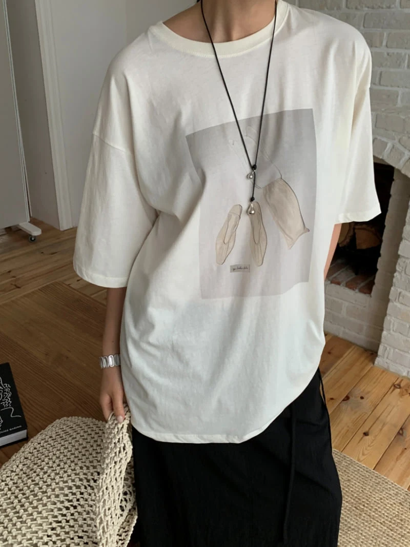 Lucy Salon - Korean Women Fashion - #pursuepretty - Cream Tee - 2
