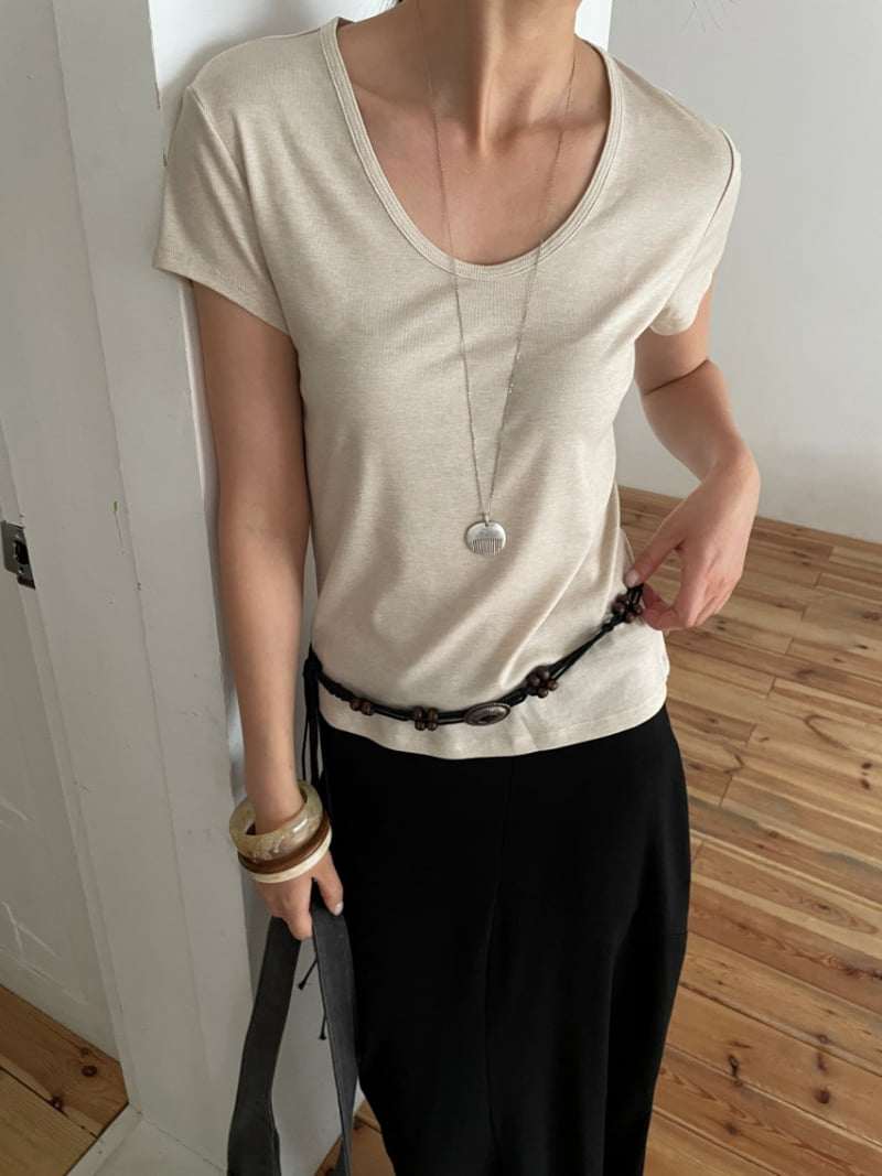 Lucy Salon - Korean Women Fashion - #pursuepretty - Sei V-Neck Tee - 4