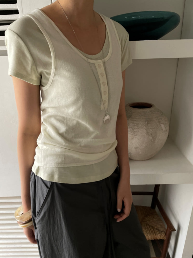 Lucy Salon - Korean Women Fashion - #romanticstyle - Sei V-Neck Tee - 5