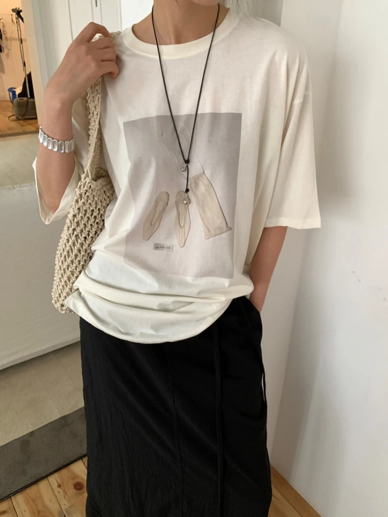Lucy Salon - Korean Women Fashion - #restrostyle - Cream Tee - 4