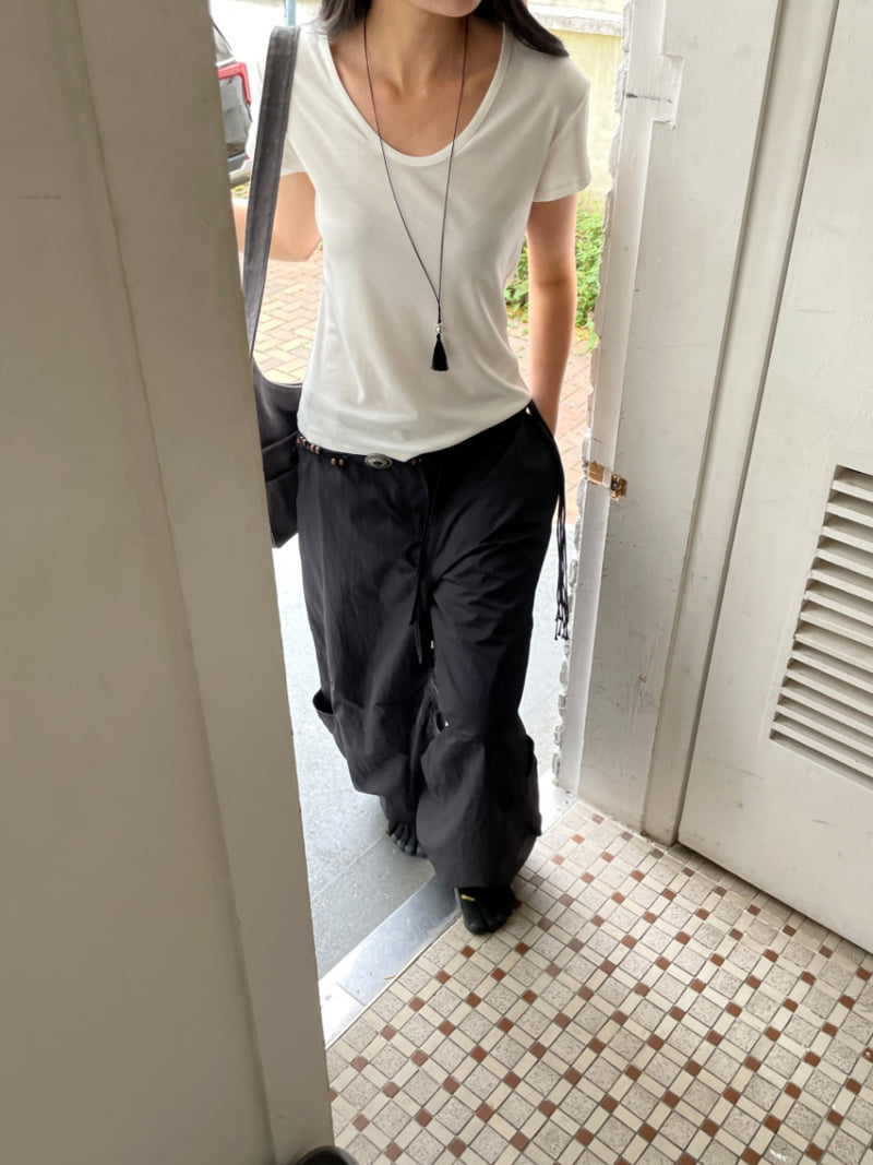 Lucy Salon - Korean Women Fashion - #thelittlethings - Sei V-Neck Tee - 8