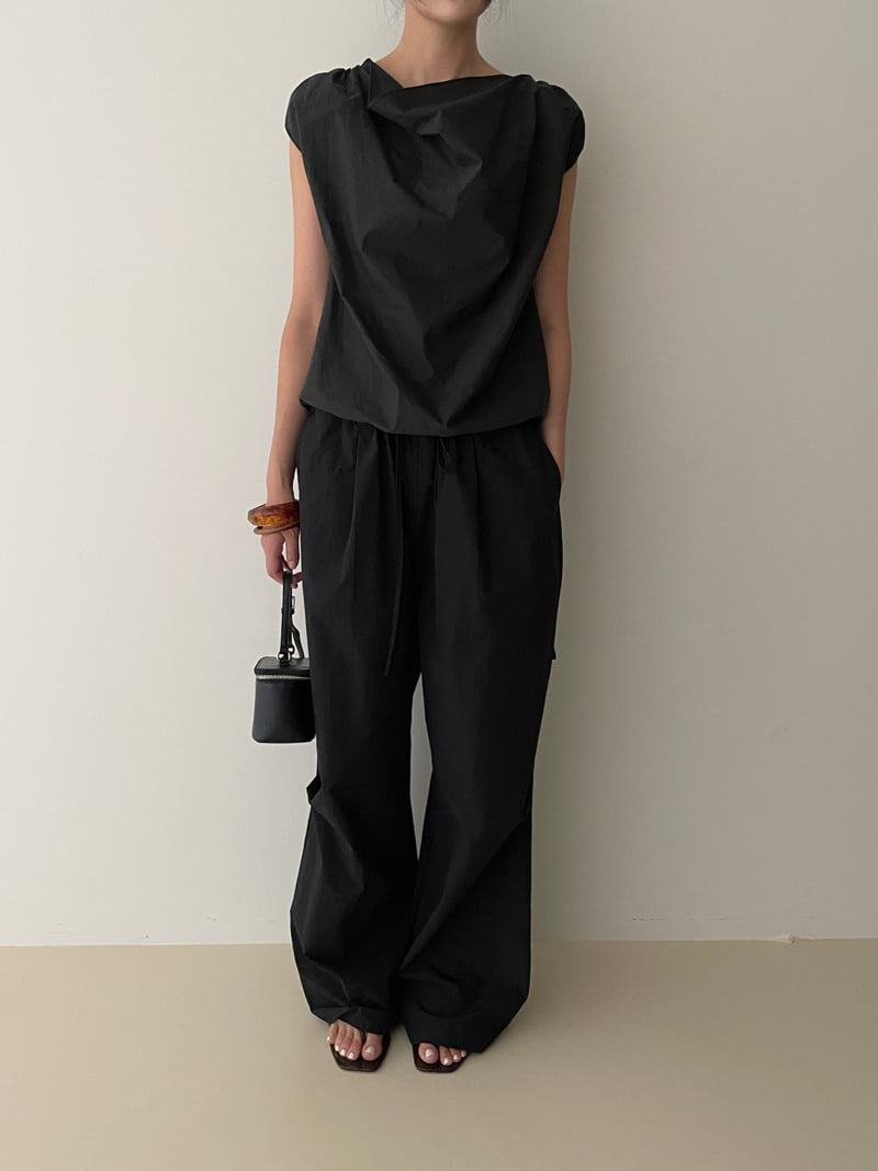 Lucy Salon - Korean Women Fashion - #thelittlethings - Turtleneck Blouse - 2