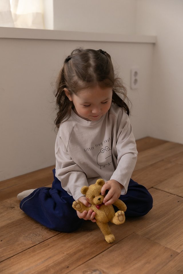 Oatmeal - Korean Children Fashion - #prettylittlegirls - Frog Raglan Tee - 11