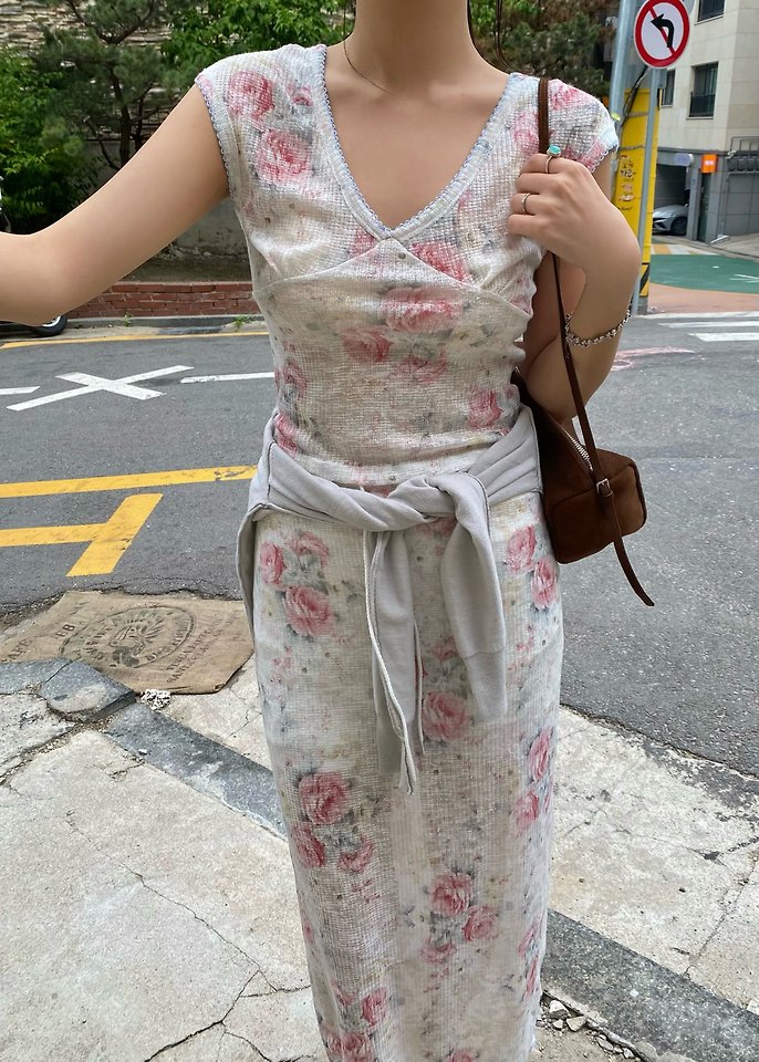 Ouppt - Korean Women Fashion - #vintageinspired - Tina Sleeveless Tee - 8