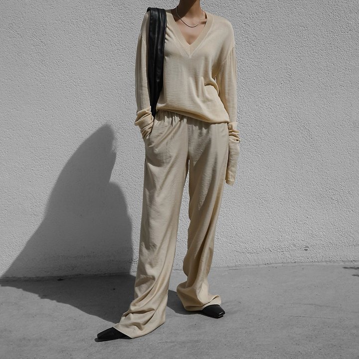 Paper Moon - Korean Women Fashion - #womensfashion - Wool-Silk Deep V-Neck Long Sleeve Knit Top - 4