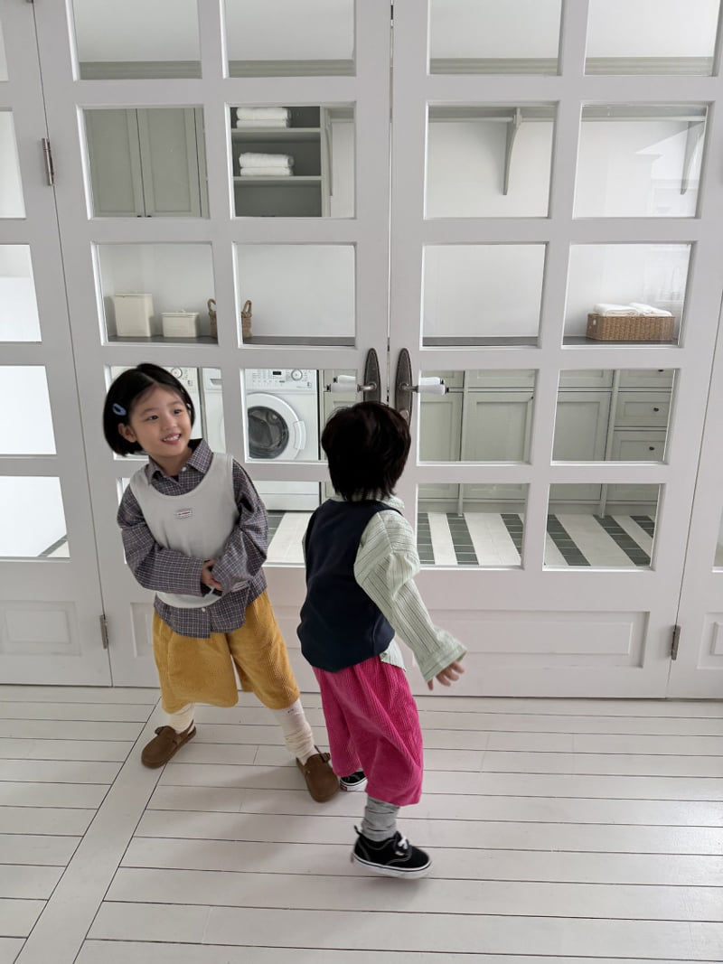 Pie - Korean Baby Fashion - #babywear - Embossed Corduroy Bermuda Shorts - 2