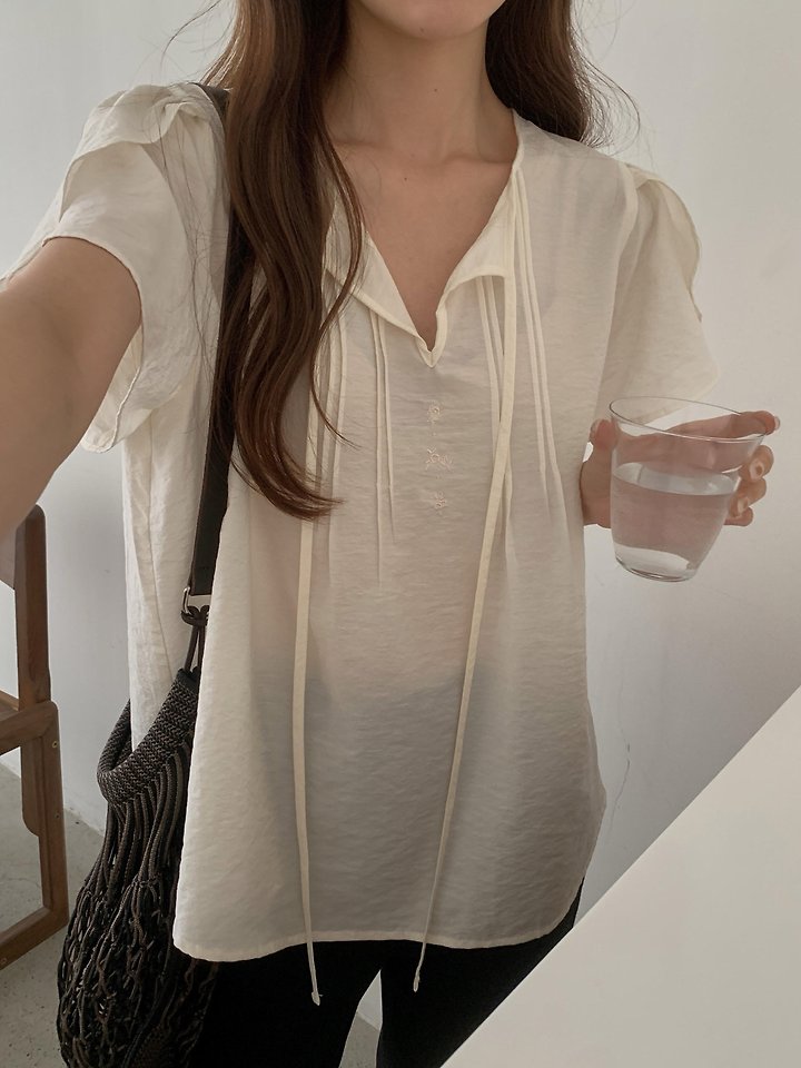 Pomelo - Korean Women Fashion - #momslook - Tulip Embroidered Blouse