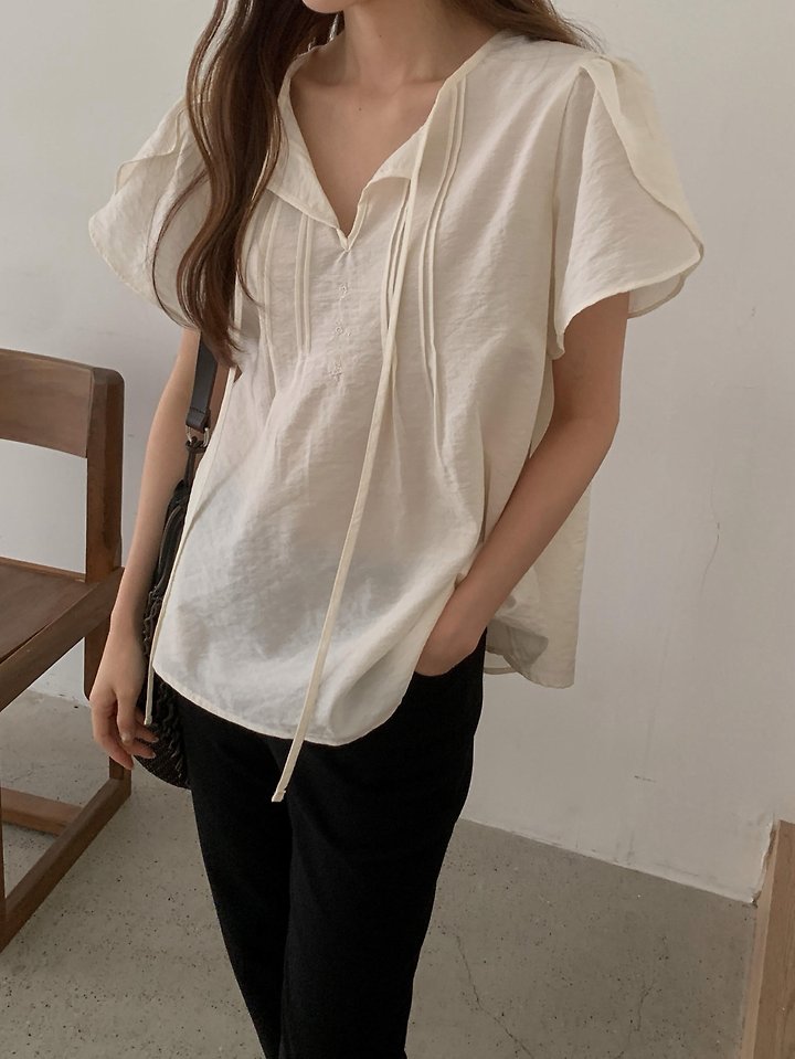 Pomelo - Korean Women Fashion - #momslook - Tulip Embroidered Blouse - 4