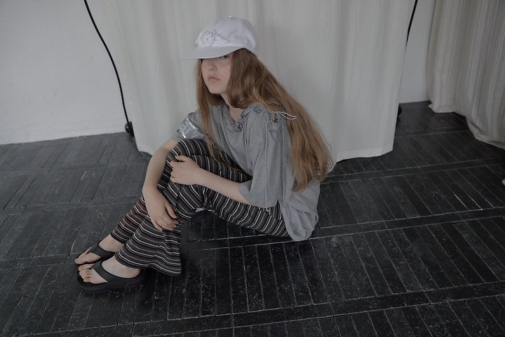 Uoov - Korean Women Fashion - #momslook - Off-Shoulder Frill Tee - 3
