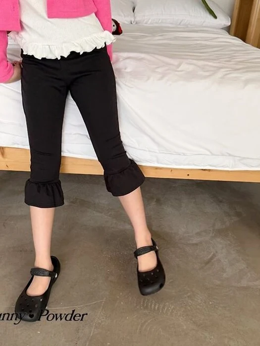 Frill Capri Pants