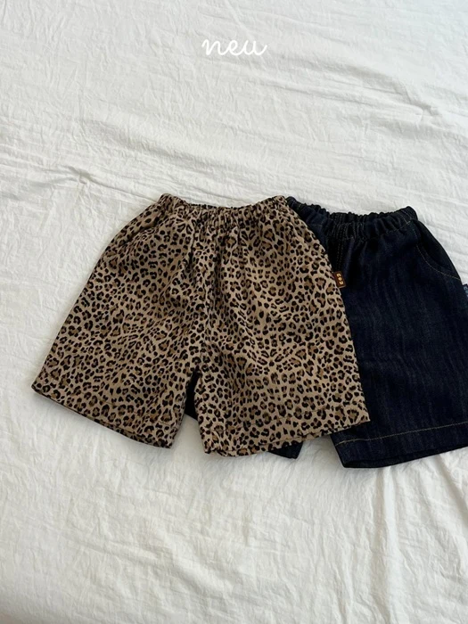 Leopard Autumn Bermuda Pants Leopard Autumn Bermuda Pants