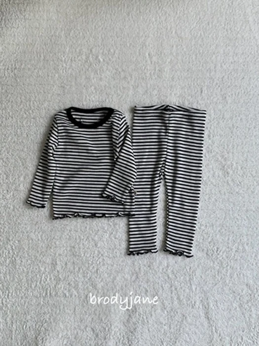 Mono Stripe Set-up Loungewear Mono Stripe Set-up Loungewear