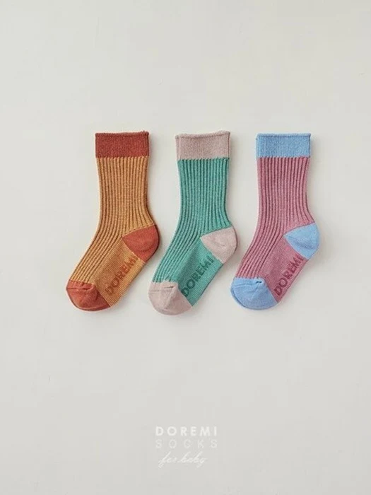 Wonderland Jacquard Socks