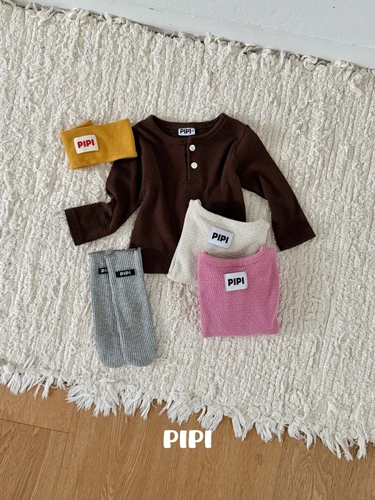 Kitsch Button Tee