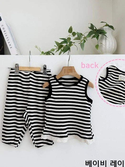 Baby Lace Sleeveless Top & Bottom Set Baby Lace Sleeveless Top & Bottom Set