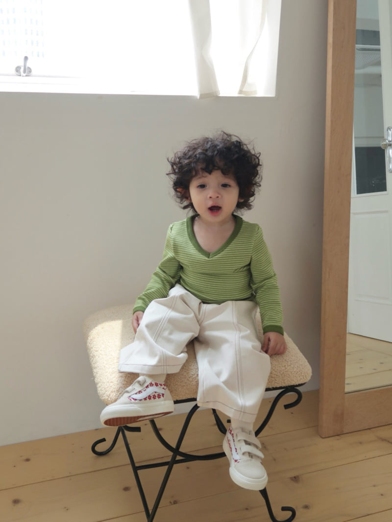 Bailey - Korean Children Fashion - #childrensboutique - Milky V-neck Tee - 5