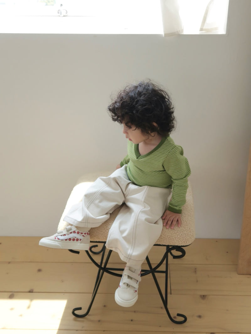 Bailey - Korean Children Fashion - #kidsshorts - Milky V-neck Tee - 9