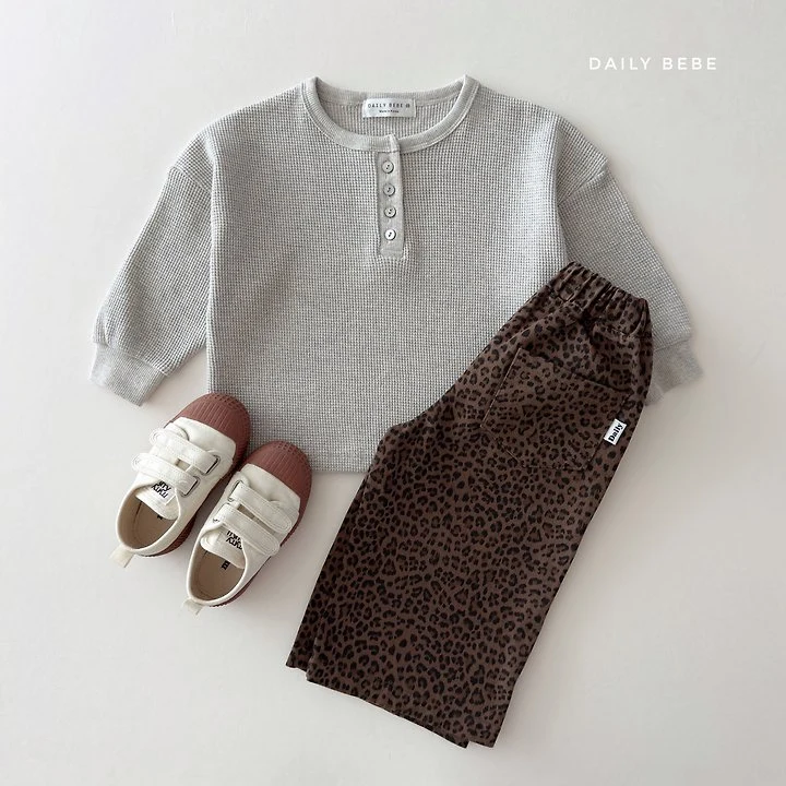 Daily Bebe - Korean Children Fashion - #minifashionista - Waffle Henley Neck Tee - 9