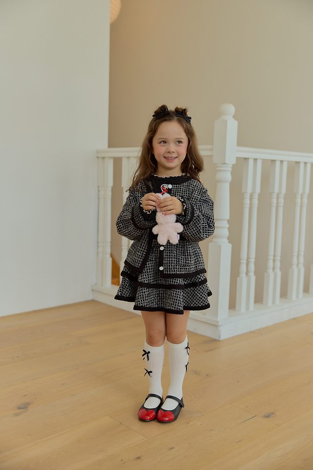 Sera - Korean Children Fashion - #childofig - Mini Heart Neck Tee - 8