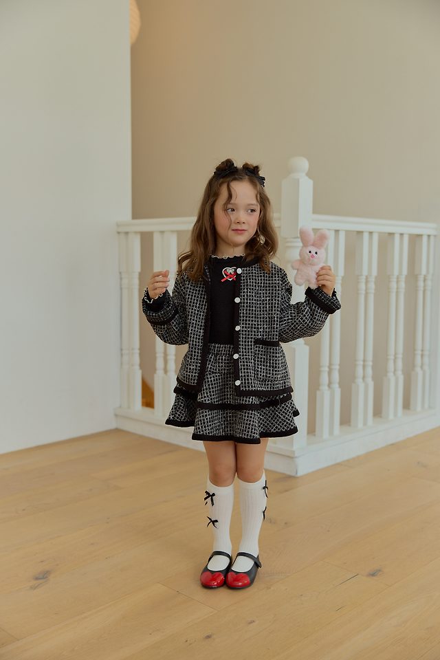 Sera - Korean Children Fashion - #stylishchildhood - Mini Heart Neck Tee - 7