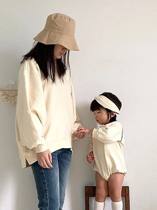 Black Cream Sweatshirt – mom Black Cream Sweatshirt - mom by BBABBA for Mom + child - catalog view