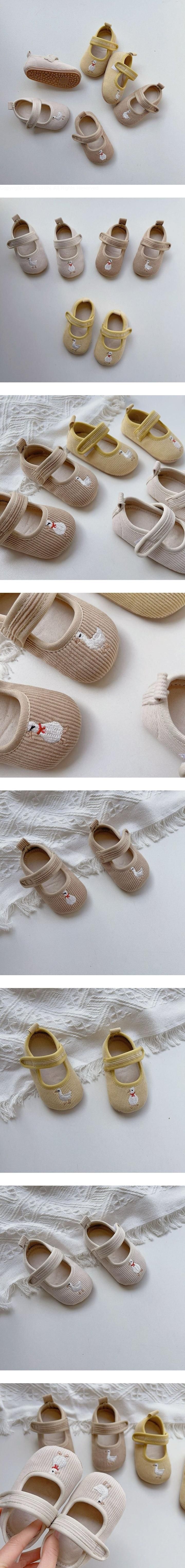 Small Duck Embroidery Shoes by Ante J for Baby - view 1