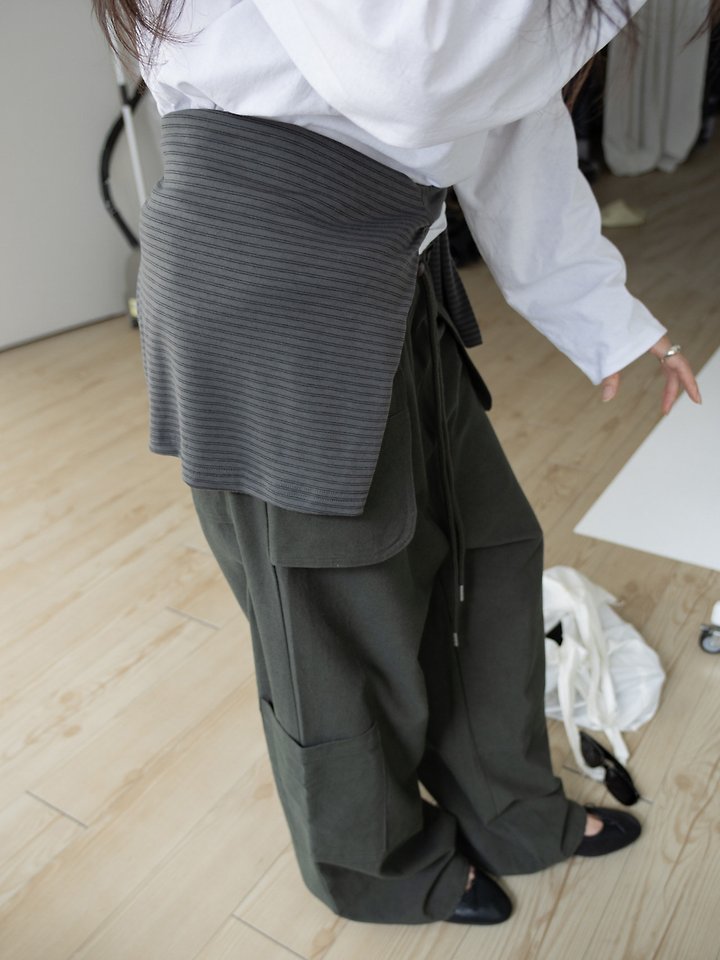 Peach-Washed Multi-Pocket Cargo Wide Pants by Inssense for Women - view 4