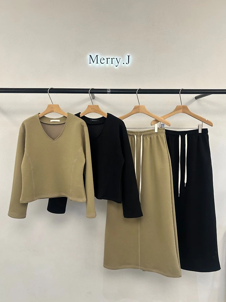 Flat V-Neck Tee + Flat Long Skirt by Merry J for Women - view 3