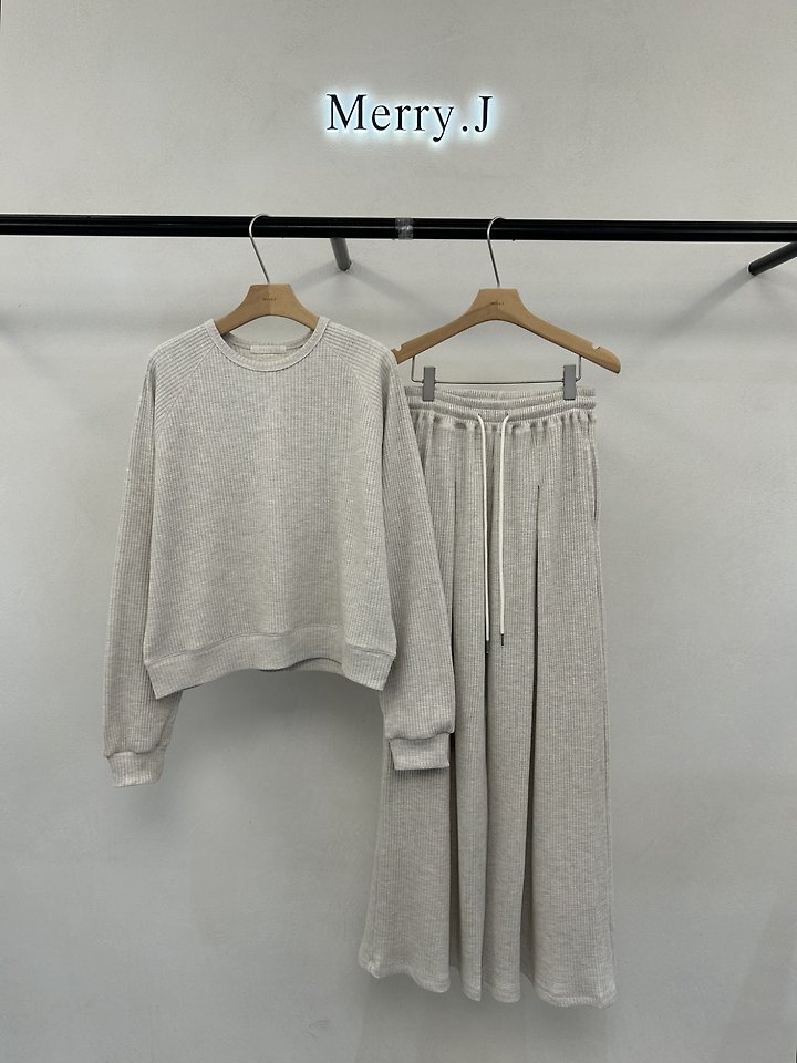 Waffle Sweatshirt + Waffle Box-Pleated Pants by Merry J for Women - view 6
