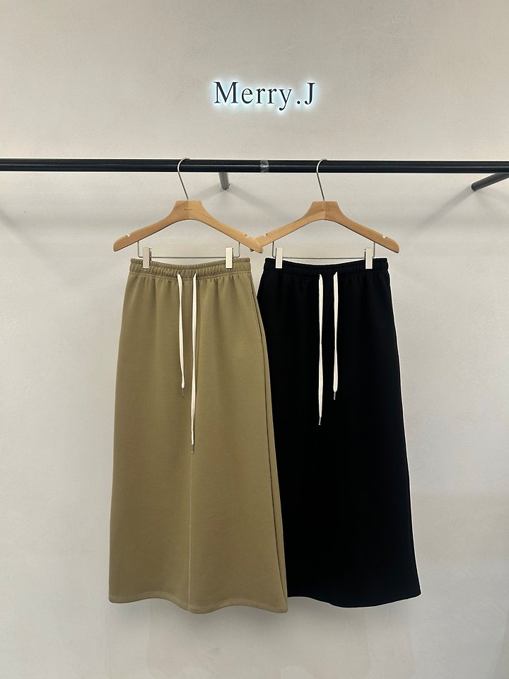 Flat V-Neck Tee + Flat Long Skirt by Merry J for Women - view 5